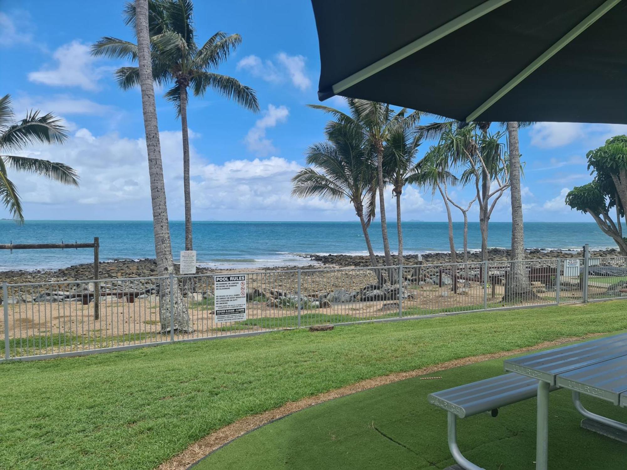 Dolphin Heads - Resort Unit - Absolute Beachfront! - Whitsunday Getaway! 매카이 외부 사진